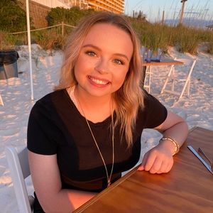 Meet your Posher, Alyssa